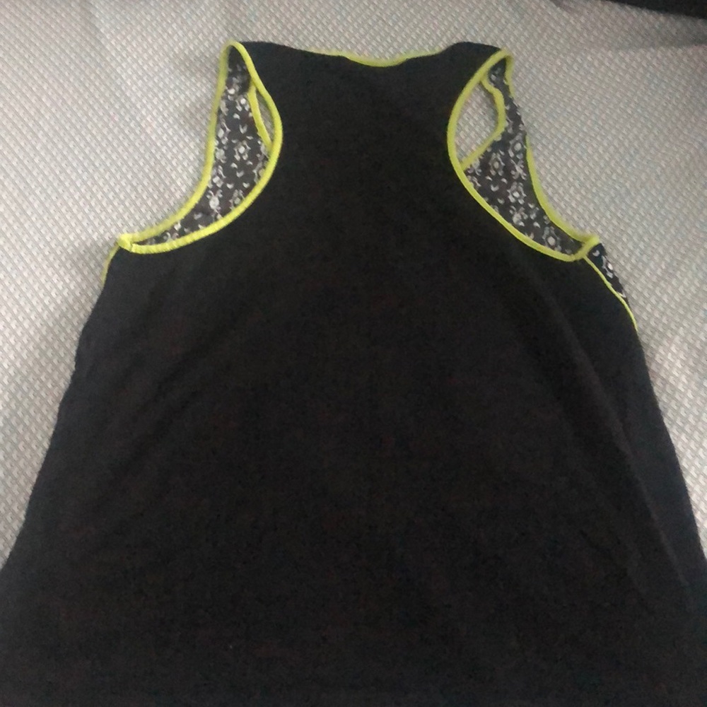 Workout Top - Picture 2 of 3
